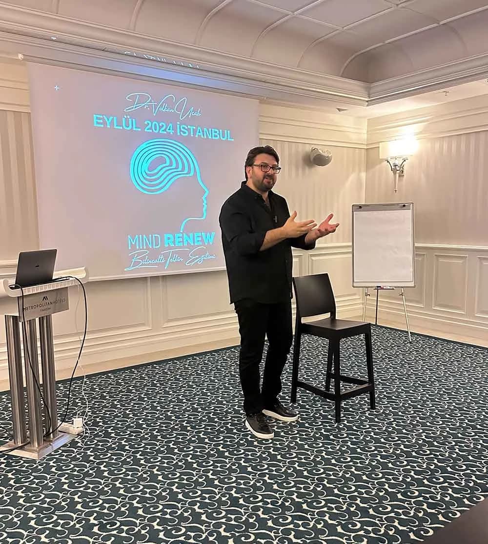 Volkan Uçak, katılımcılarla gerçek bir eğitim ortamında
